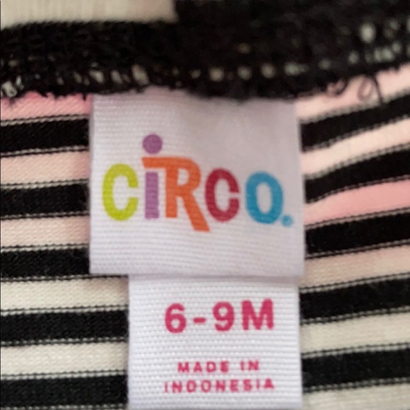 🎀Adorable girls 2 outfit bundle 🎀 - Picture 9 of 9